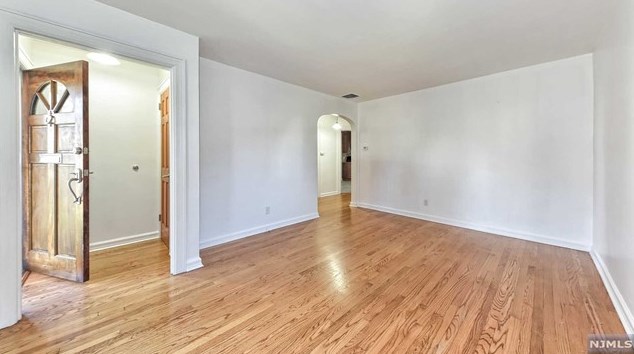 323 Luddington Ave, Clifton NJ  07011-3618 exterior