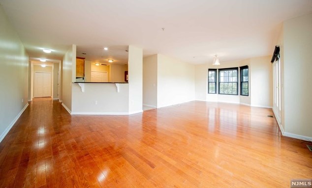 238 The Promenade, Edgewater NJ  07020-2120 exterior
