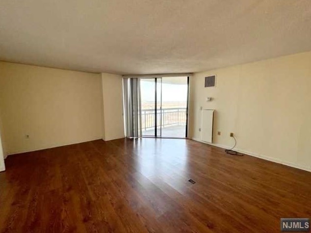 1338 Harmon Cove Tower, Secaucus NJ  07094-1724 exterior