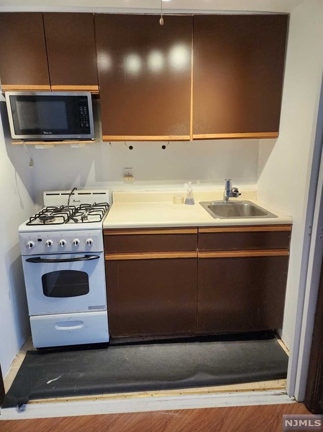 3041 Edwin Ave, West Fort Lee NJ 07024-3660 exterior