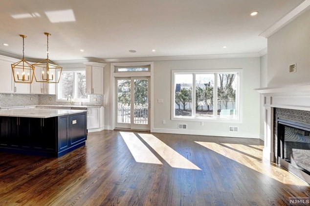 109 Hartland Ave, Emerson NJ  07630-1209 exterior