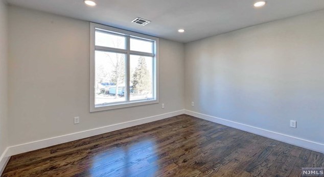 109 Hartland Ave, Emerson NJ  07630-1209 exterior