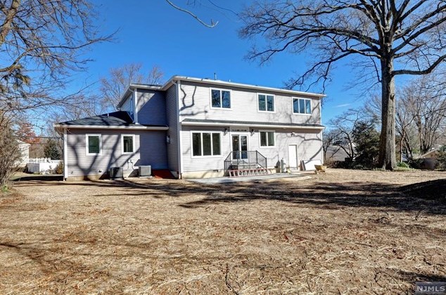 109 Hartland Ave, Emerson NJ  07630-1209 exterior