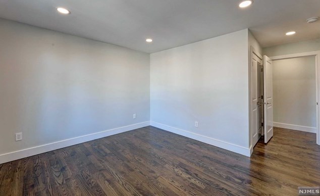 109 Hartland Ave, Emerson NJ  07630-1209 exterior