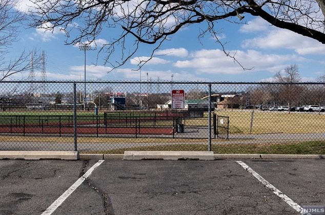 825 Riverside Ave, Lyndhurst NJ  07071-3057 exterior