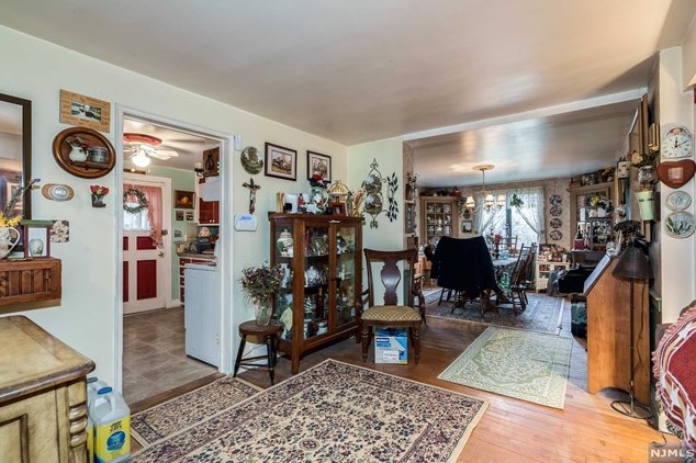 25 Johnston St, Washington NJ  07882-1437 exterior