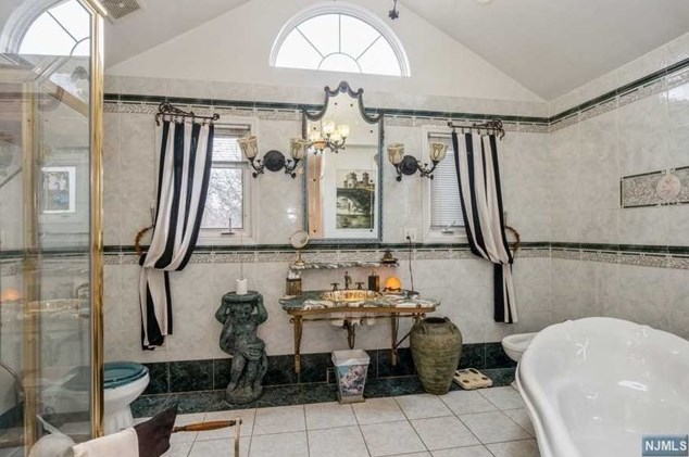 208 Jackson Ave, Rutherford NJ  07070-1817 exterior