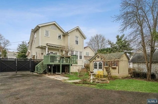 208 Jackson Ave, Rutherford NJ  07070-1817 exterior