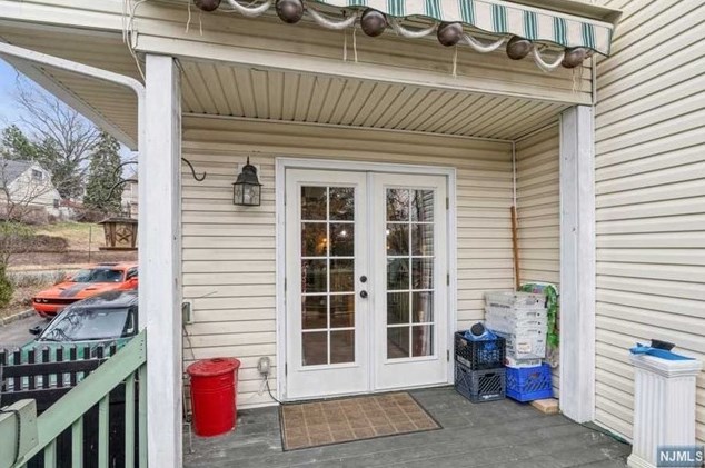 208 Jackson Ave, Rutherford NJ  07070-1817 exterior