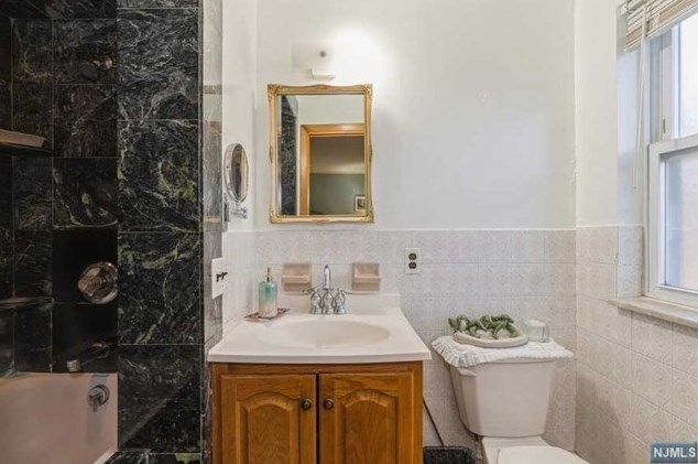 17 Short St, West Fort Lee NJ 07024-4013 exterior