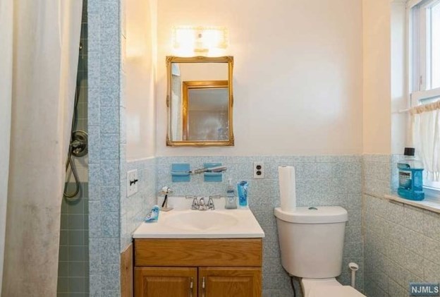 17 Short St, West Fort Lee NJ 07024-4013 exterior