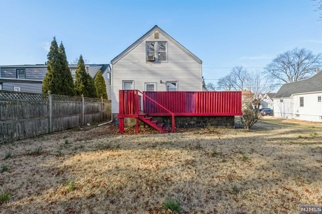 61 Elizabeth Ave, Elmwood Park NJ  07407-3019 exterior