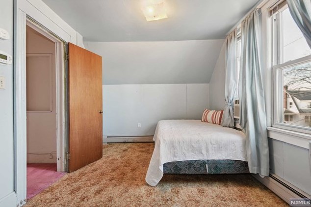 61 Elizabeth Ave, Elmwood Park NJ  07407-3019 exterior