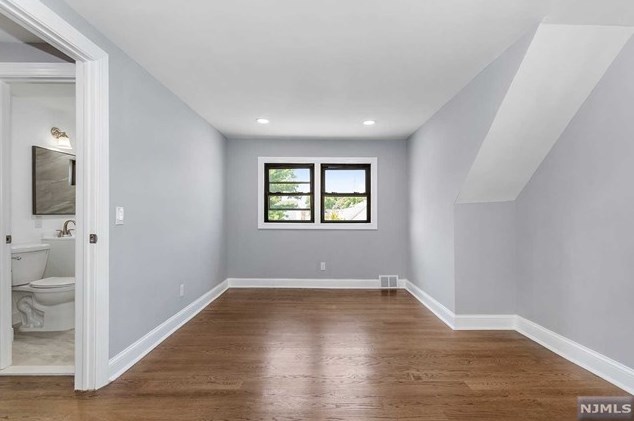 348 Wilson Ave, Lyndhurst NJ  07071-3324 exterior