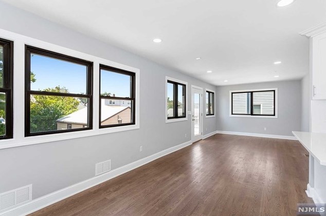 348 Wilson Ave, Lyndhurst NJ  07071-3324 exterior