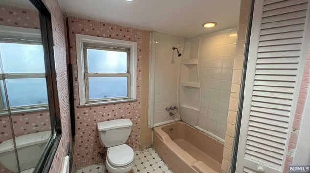 45 Park Ave, Newark NJ  07104-1043 exterior