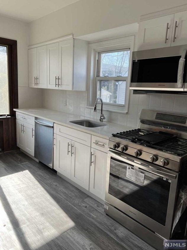 44 Hickory Ave, Bergenfield NJ  07621-4608 exterior