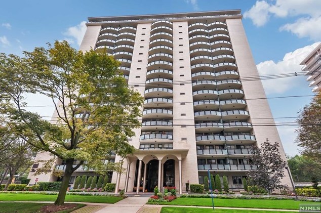 125 Prospect Ave, Hackensack NJ  07601-2233 exterior
