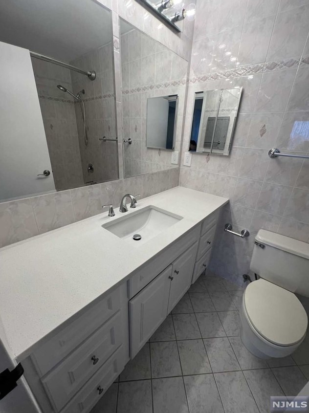 200 Old Palisade Rd, West Fort Lee NJ 07024-7056 exterior