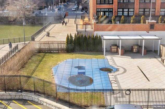 1 Greene St, Jersey City NJ  07302-4509 exterior