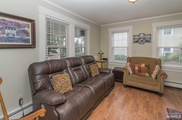 39 Rea Ave, Midland Pk NJ 07432-1930 exterior