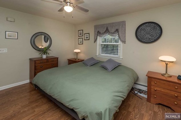 39 Rea Ave, Midland Pk NJ 07432-1930 exterior