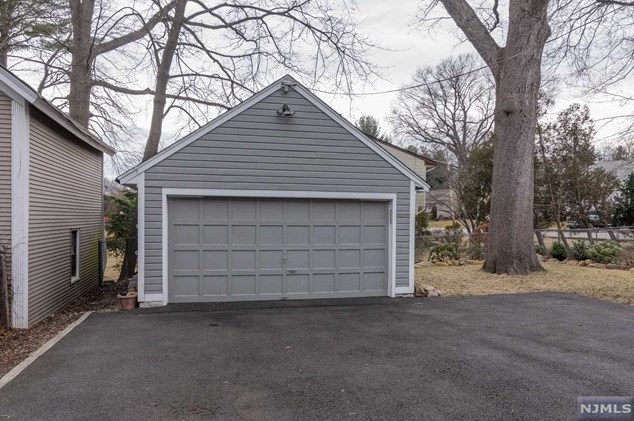 39 Rea Ave, Midland Pk NJ 07432-1930 exterior