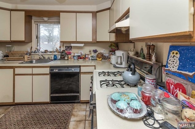 39 Rea Ave, Midland Pk NJ 07432-1930 exterior