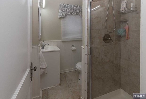 39 Rea Ave, Midland Pk NJ 07432-1930 exterior