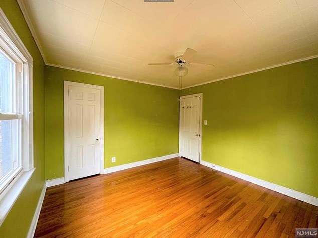 195 Main St, Bergenfield NJ 07621-2122 exterior