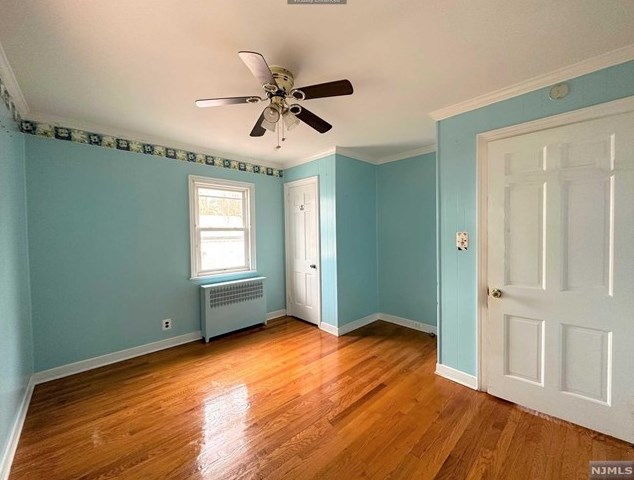 195 Main St, Bergenfield NJ 07621-2122 exterior