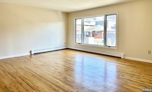 1527 10th St, West Fort Lee NJ  07024-2122 exterior