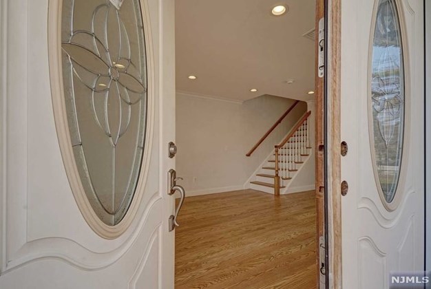 33 Columbus Dr, Tenafly NJ  07670-1620 exterior