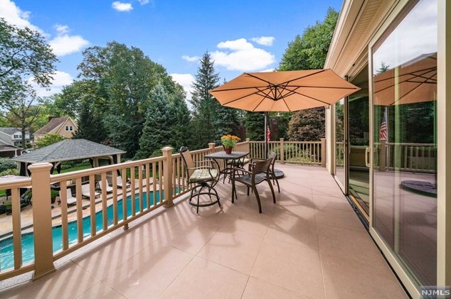 181 Montross Ave, Rutherford NJ  07070-1610 exterior