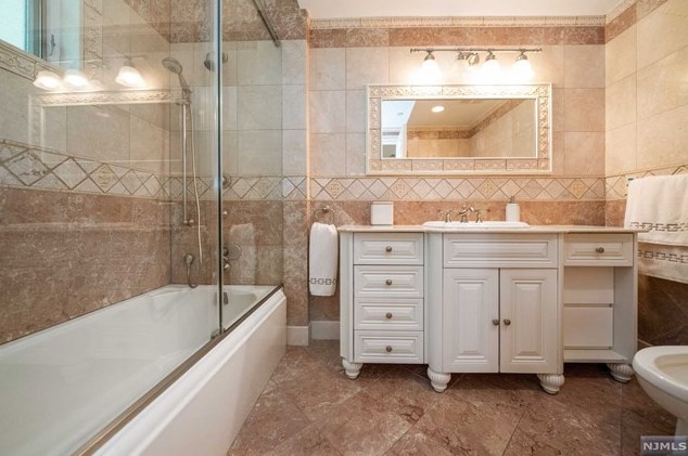 181 Montross Ave, Rutherford NJ  07070-1610 exterior