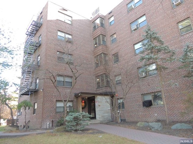 3050 Edwin Ave, West Fort Lee NJ  07024-3661 exterior