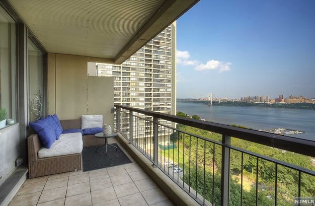 2 Horizon Rd, West Fort Lee NJ 07024-6503 exterior