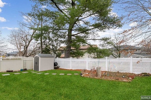 397 Feronia Way, Rutherford NJ  07070-2853 exterior