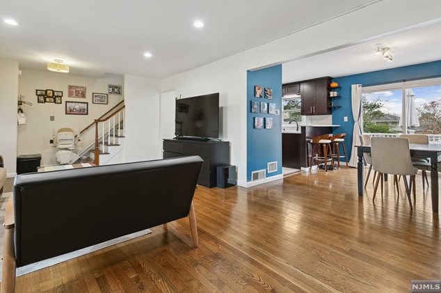 397 Feronia Way, Rutherford NJ  07070-2853 exterior