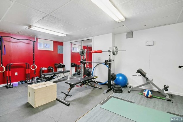 397 Feronia Way, Rutherford NJ  07070-2853 exterior