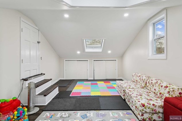 397 Feronia Way, Rutherford NJ  07070-2853 exterior