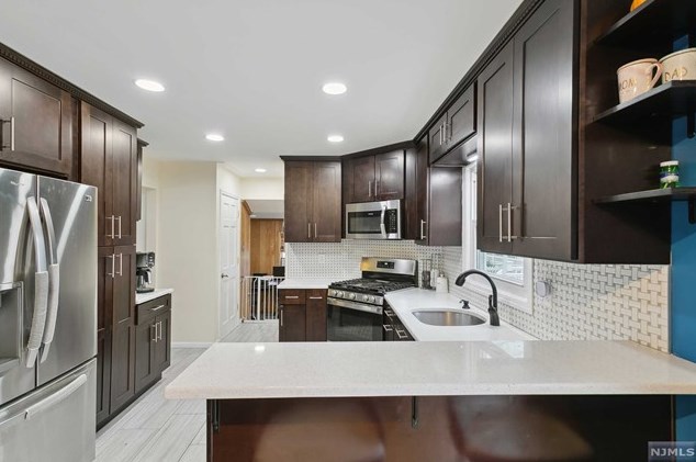 397 Feronia Way, Rutherford NJ  07070-2853 exterior