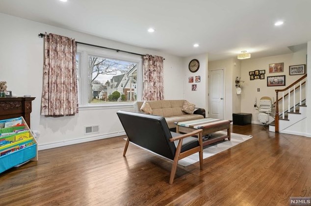 397 Feronia Way, Rutherford NJ  07070-2853 exterior