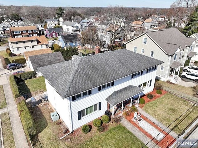 12 Maple Ave, Waldwick NJ  07463-1620 exterior