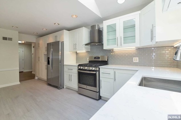 17 Mackay Dr, Tenafly NJ  07670-2419 exterior