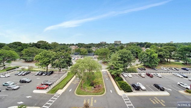 6 Horizon Rd, West Fort Lee NJ  07024-6601 exterior