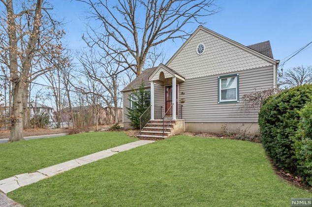 1 Courier Pl, Rutherford NJ  07070-1101 exterior