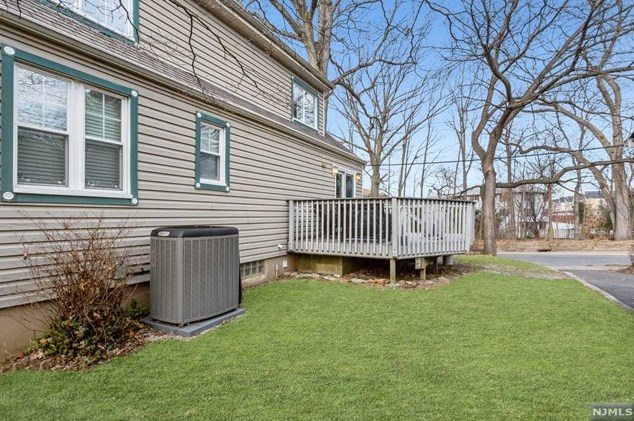 1 Courier Pl, Rutherford NJ  07070-1101 exterior