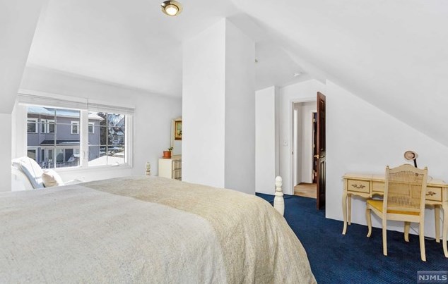 1 Courier Pl, Rutherford NJ  07070-1101 exterior