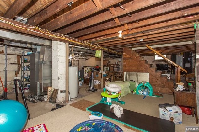 1 Courier Pl, Rutherford NJ  07070-1101 exterior